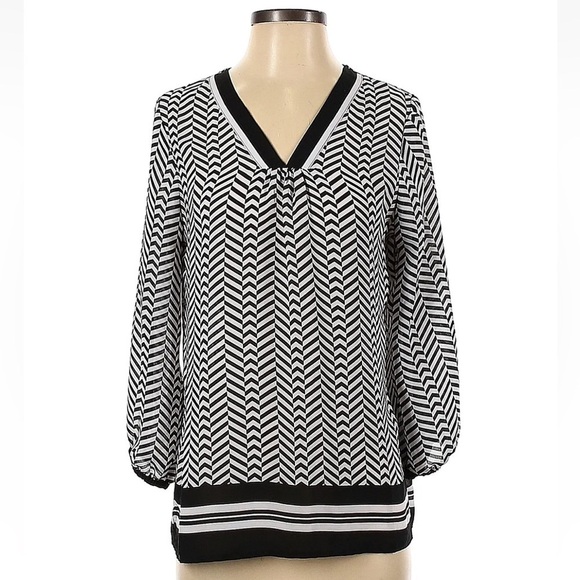 Violet & Claire V-Neck Blouse Black White Geometric - Picture 1 of 13